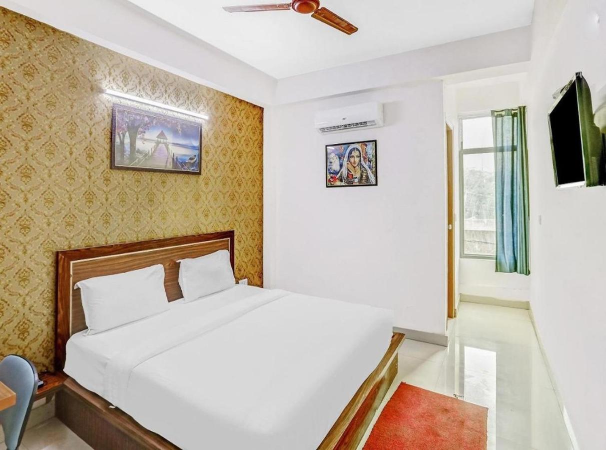 Hotel Noida Continental At Noida City Center Exterior photo