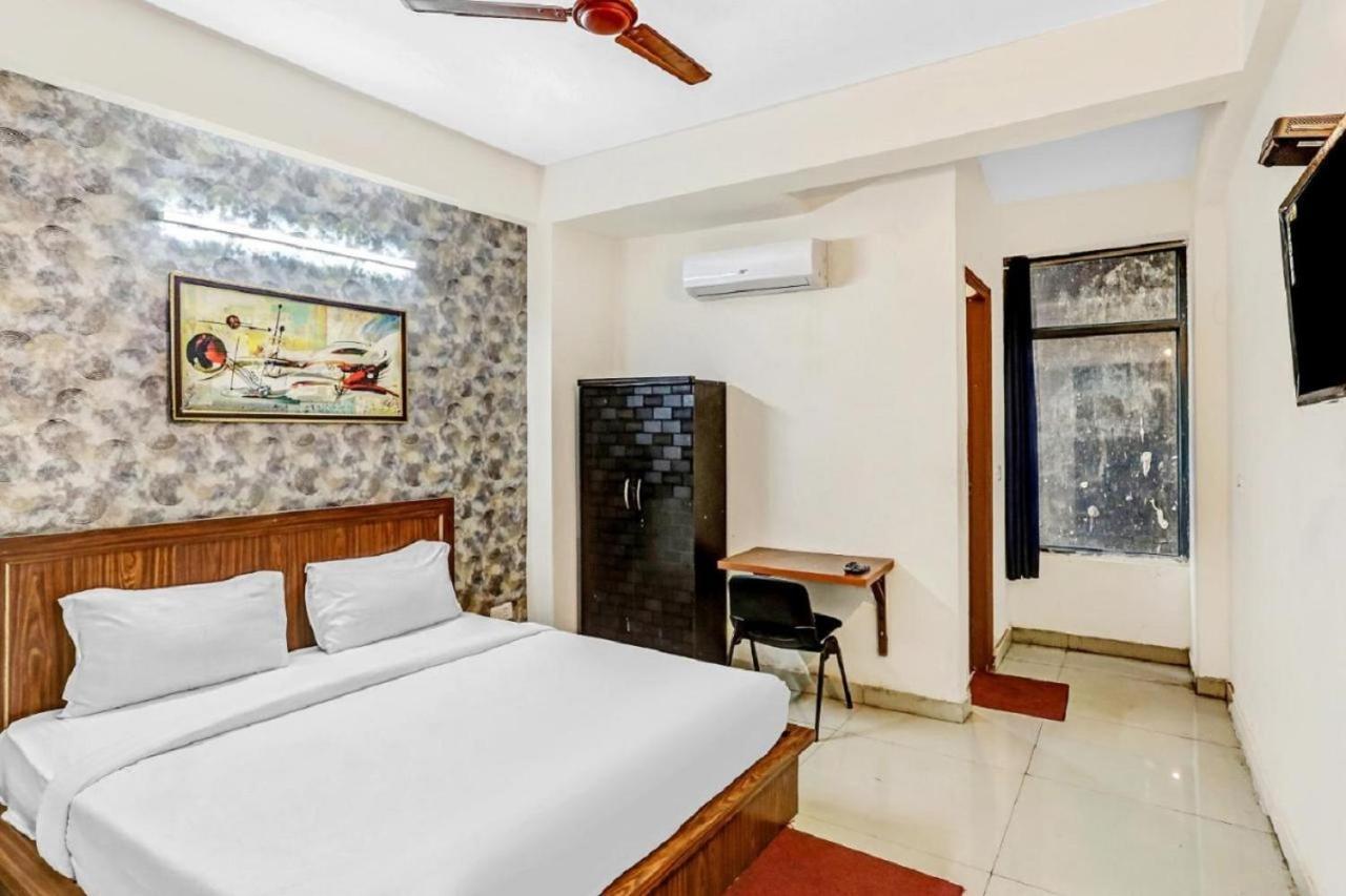 Hotel Noida Continental At Noida City Center Exterior photo